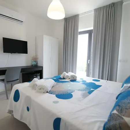 Martorana, E Short Let's